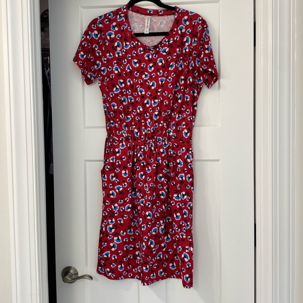 Knee length dress with pockets